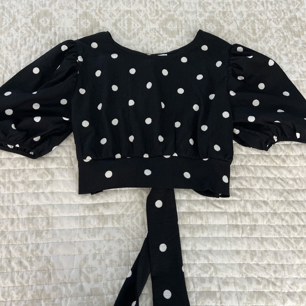 H&M Black and White Polka Dot Puff Sleeve Crop Top
